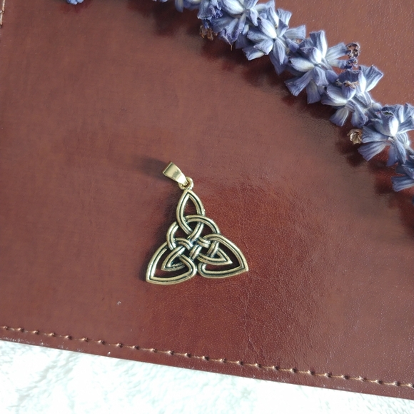 Gold plated pendant+chain - Picture 3 of 5